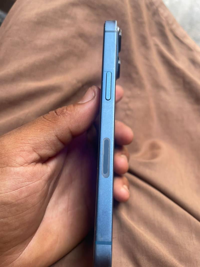 Apple iPhone 13 1