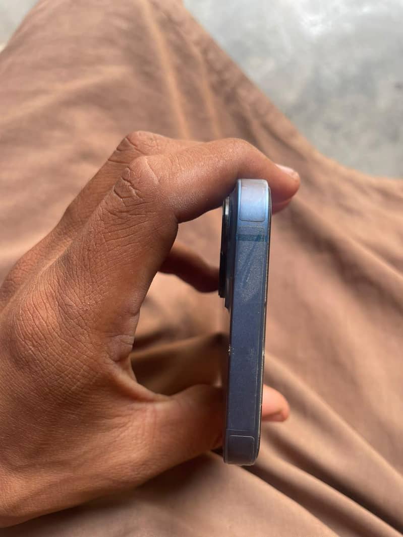 Apple iPhone 13 2