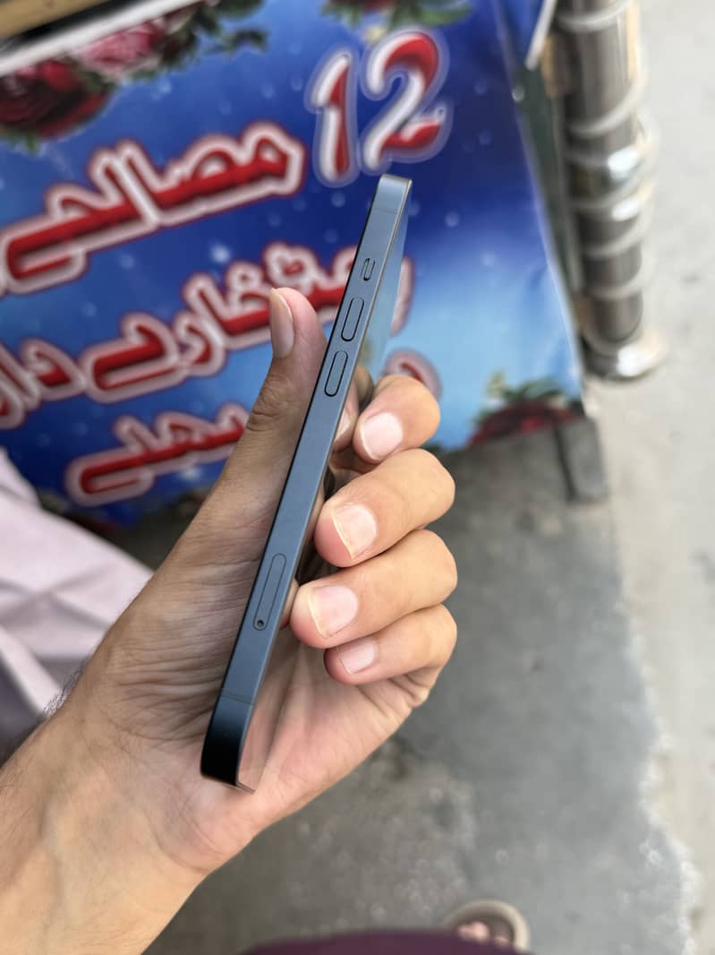 Apple iPhone 13 2