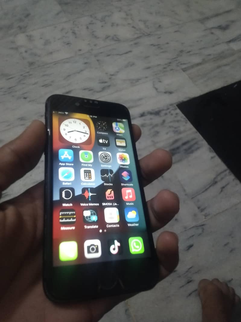 Apple iPhone 7 0