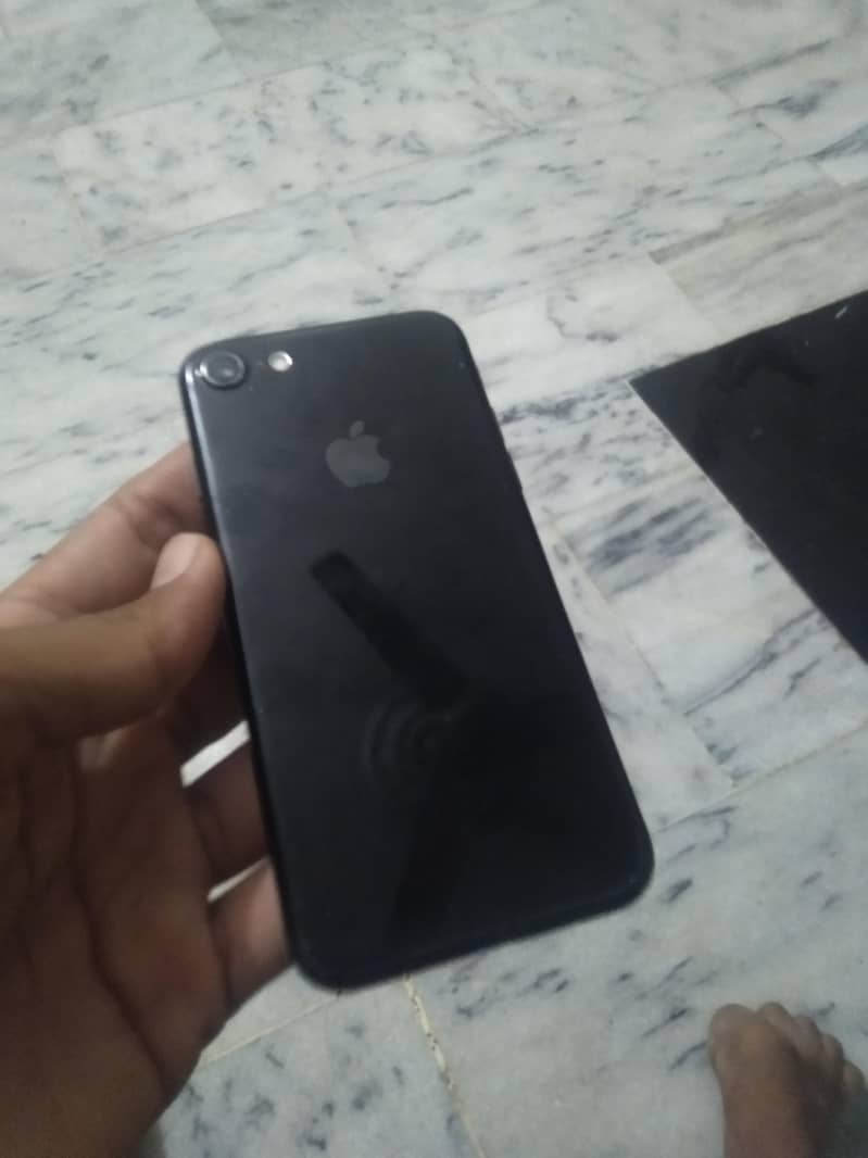 Apple iPhone 7 1
