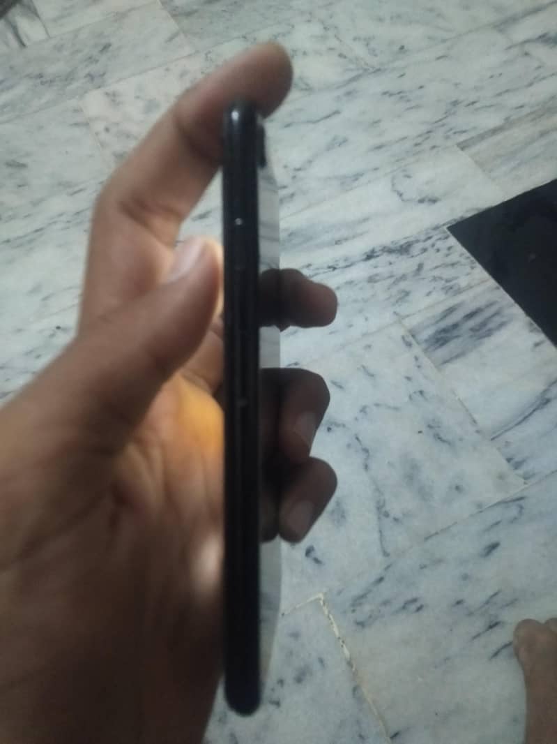 Apple iPhone 7 3