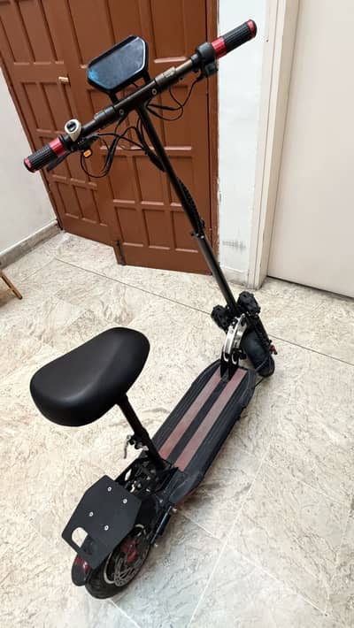 E-10 scoote