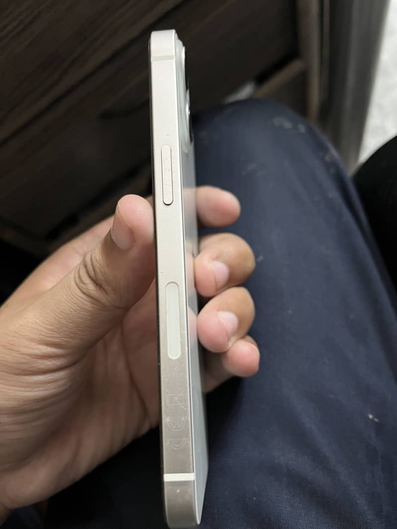 Apple iPhone 13 6