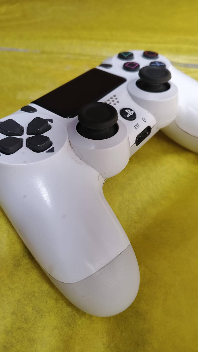 PS4 white controller 0
