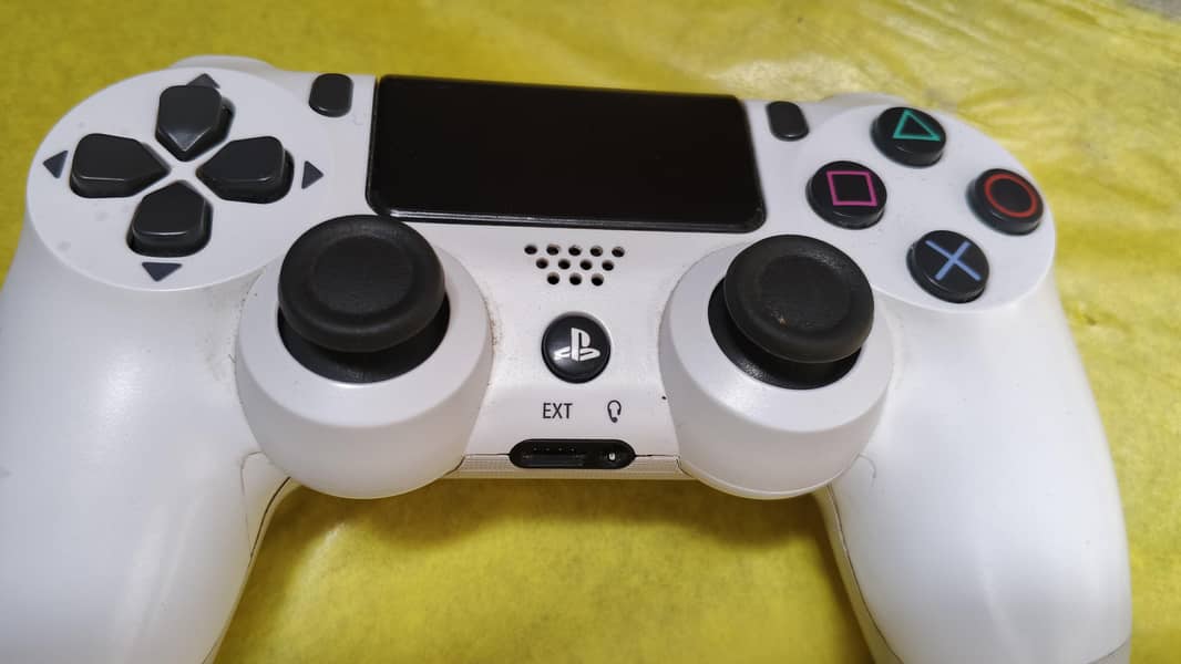 PS4 white controller 2