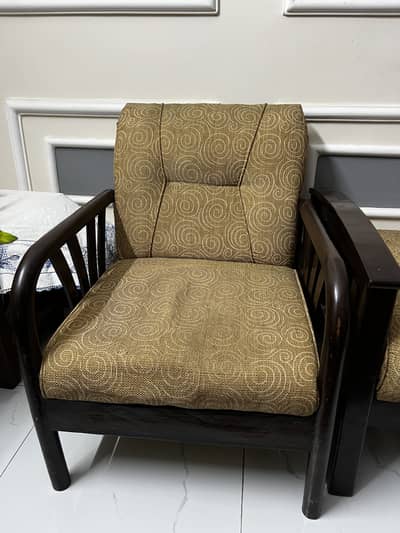 7 Seater Sofa Set for Sale – Solid Wood, Usable Condition