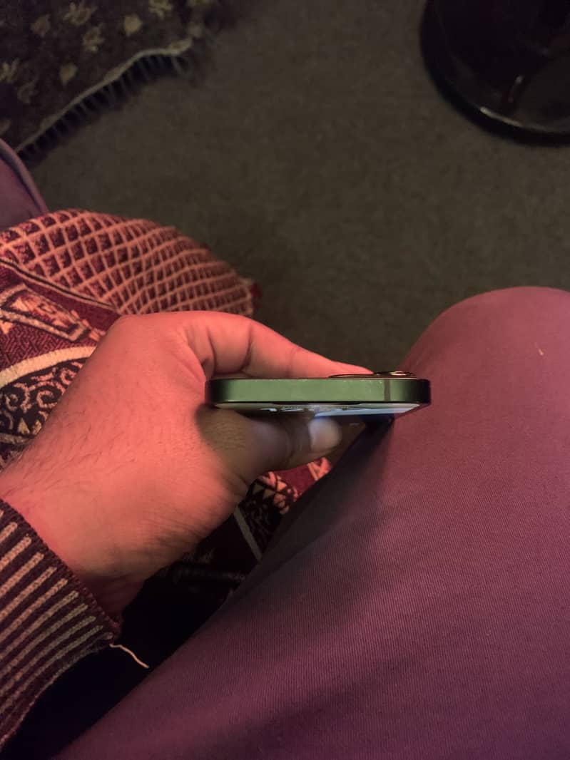 Apple iPhone 13 2