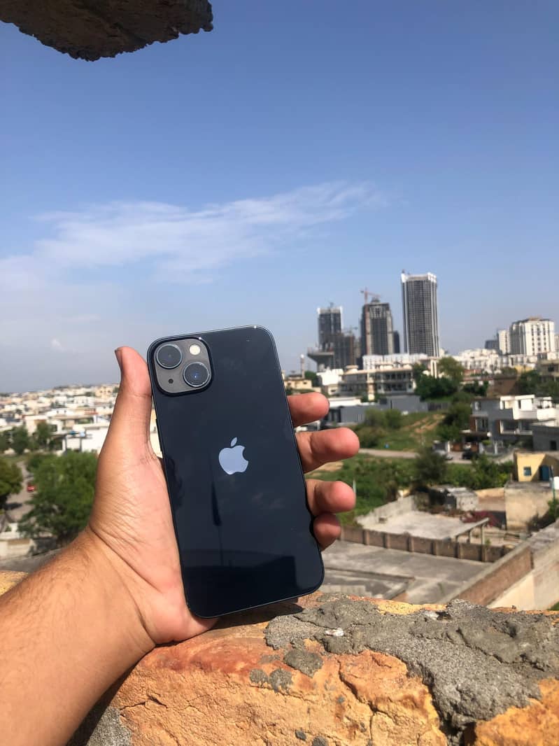 Apple iPhone 13 0