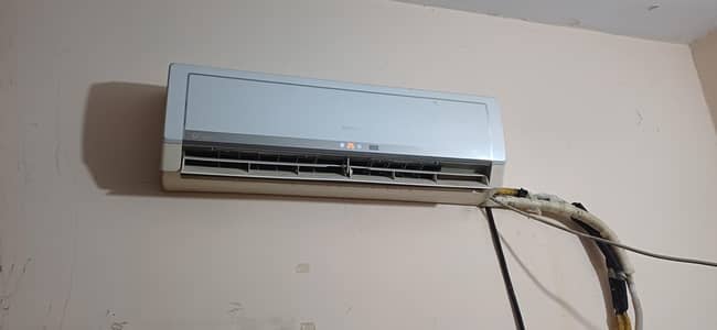 Gree ac 1 tan good condition 03034170001