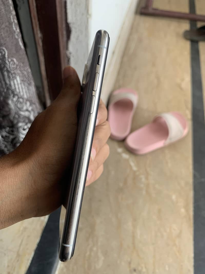 Apple iPhone X 3