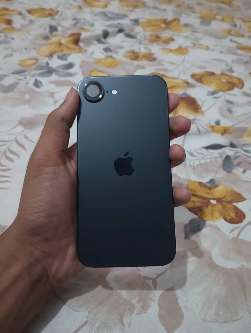 Apple iPhone 16e 0