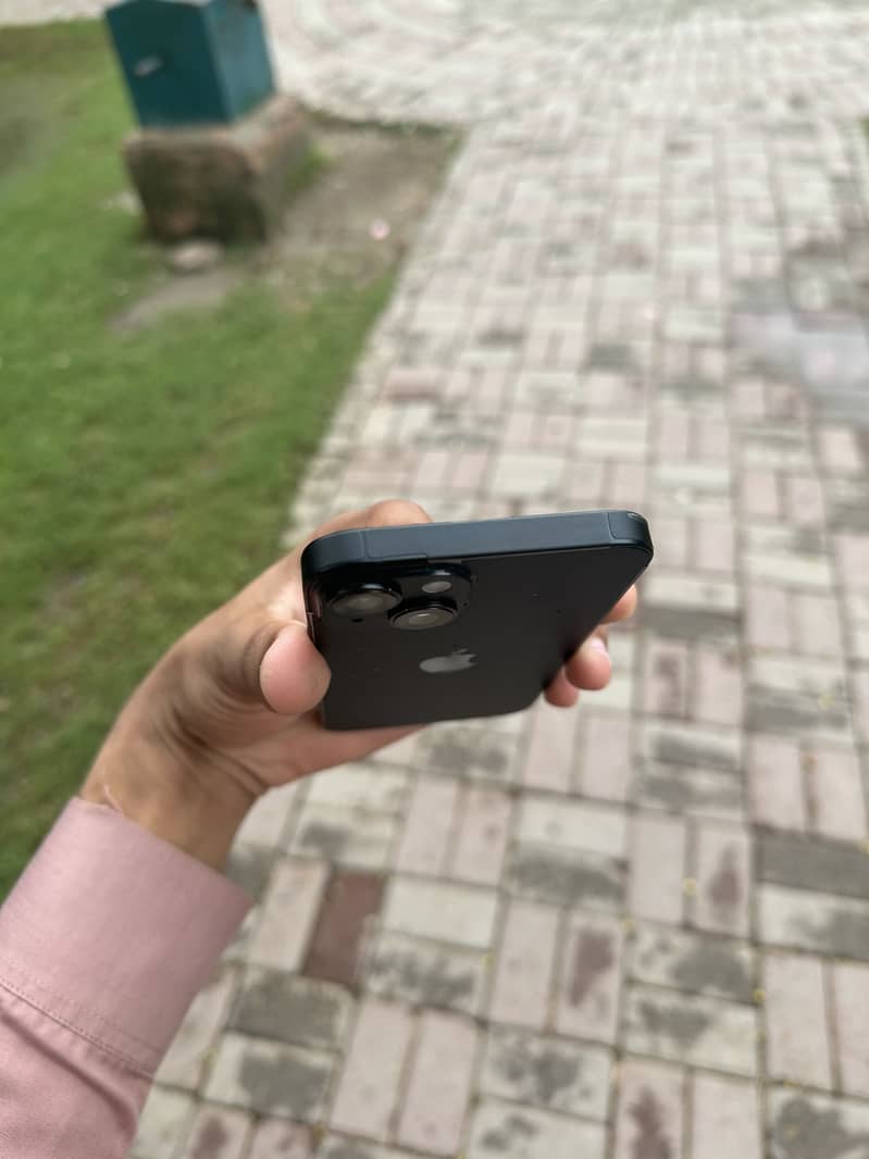 Apple iPhone 14 3