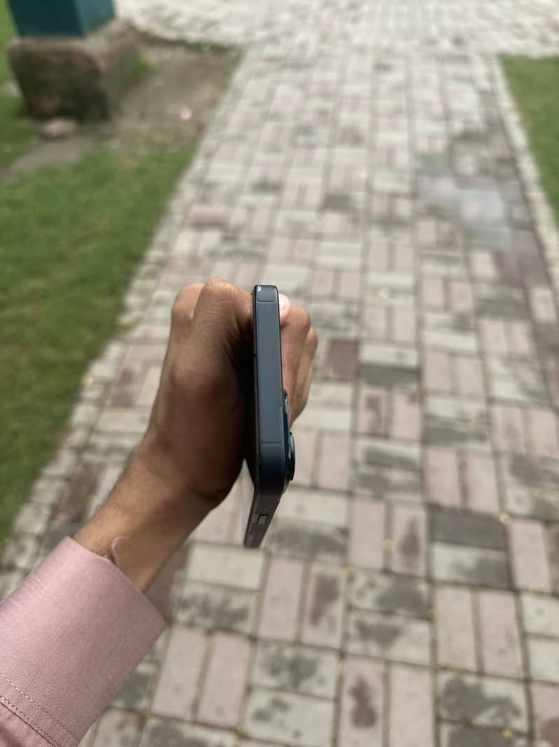 Apple iPhone 14 4