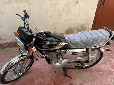 Honda 125 special edition ha bilkul new condition ha argent sell