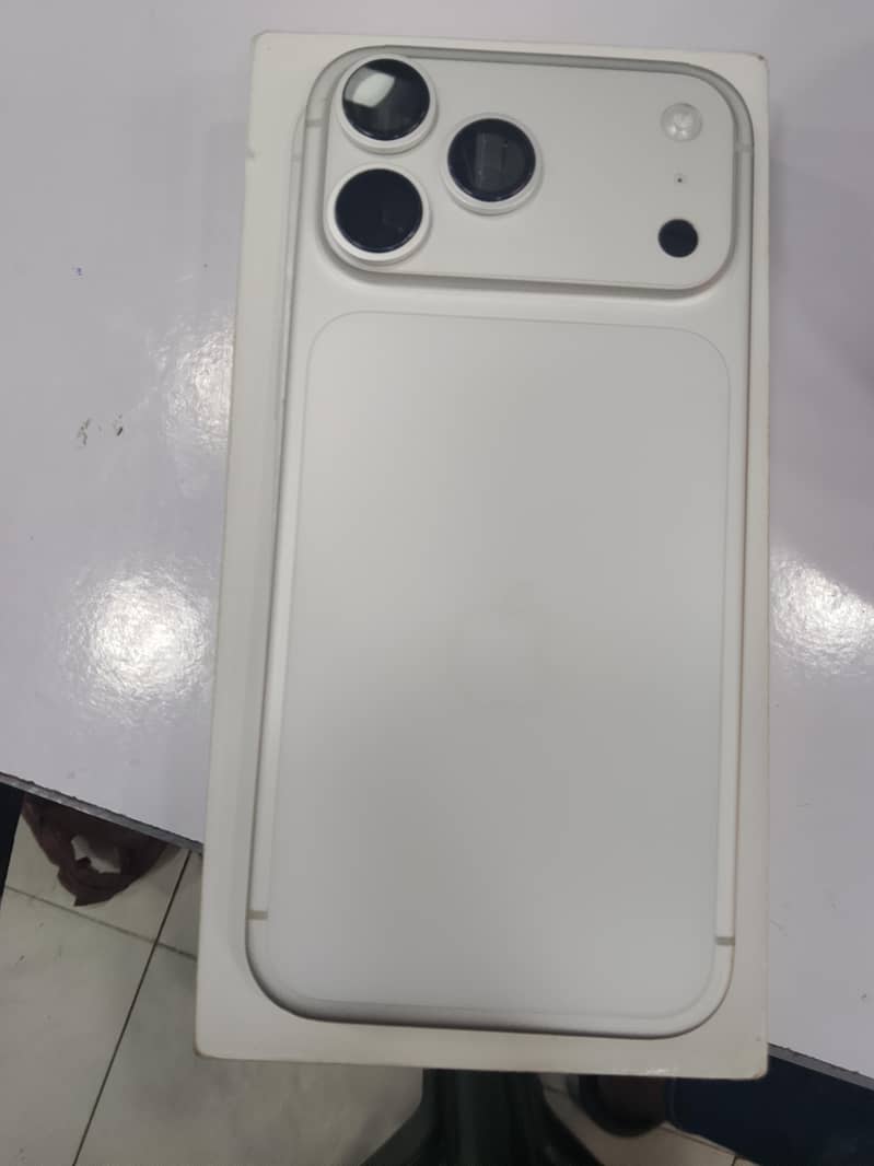 Apple iPhone 17 Pro Max 0