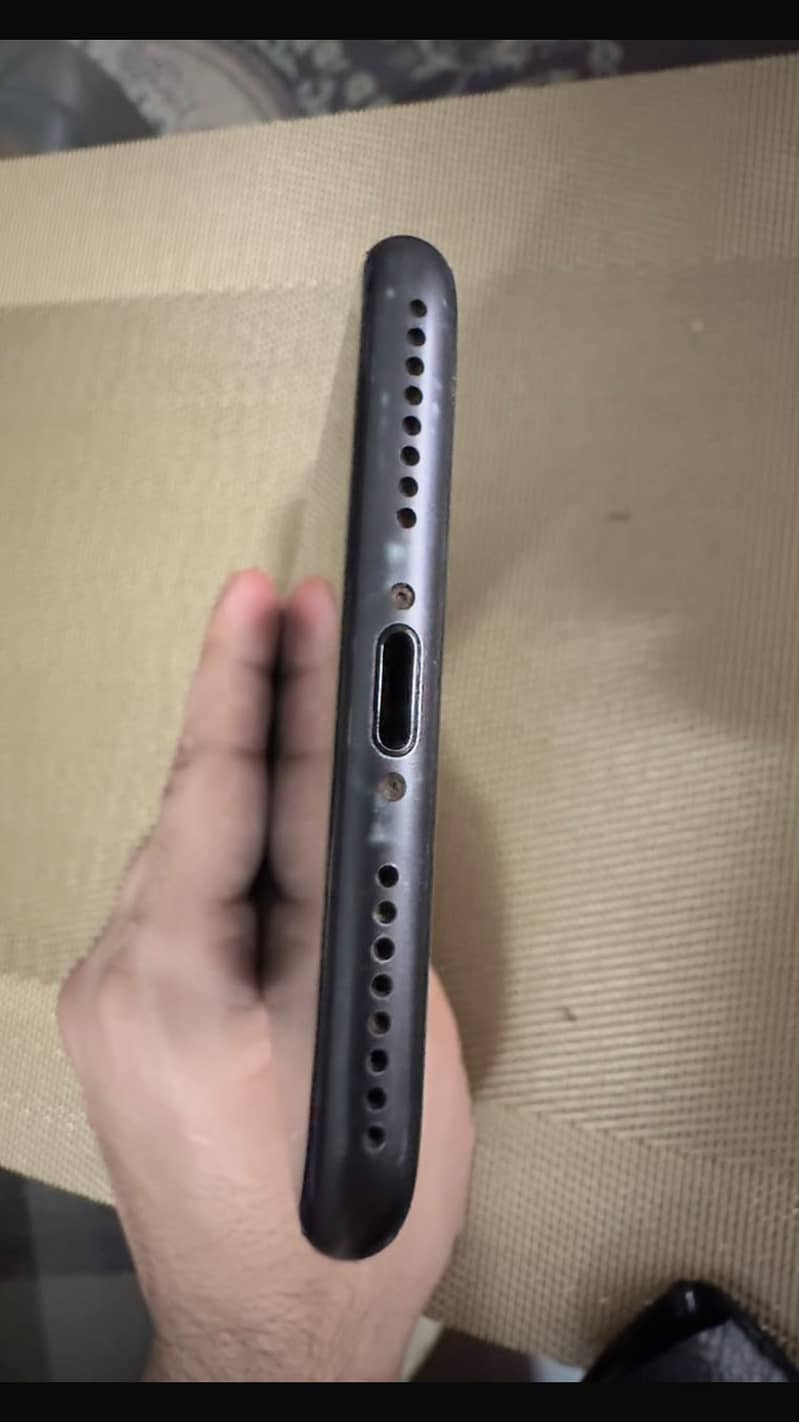 Apple iPhone 8 Plus 3