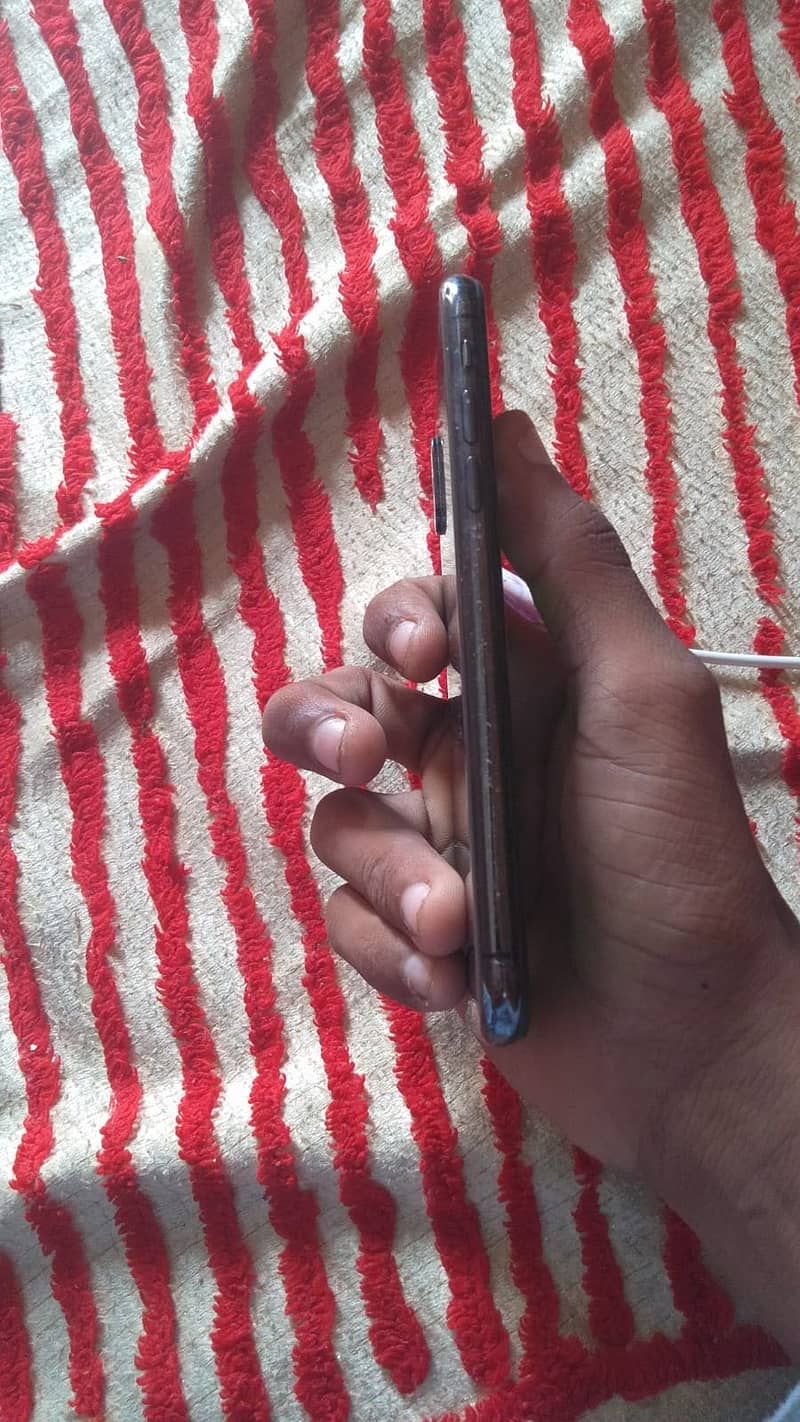 Apple iPhone X 3