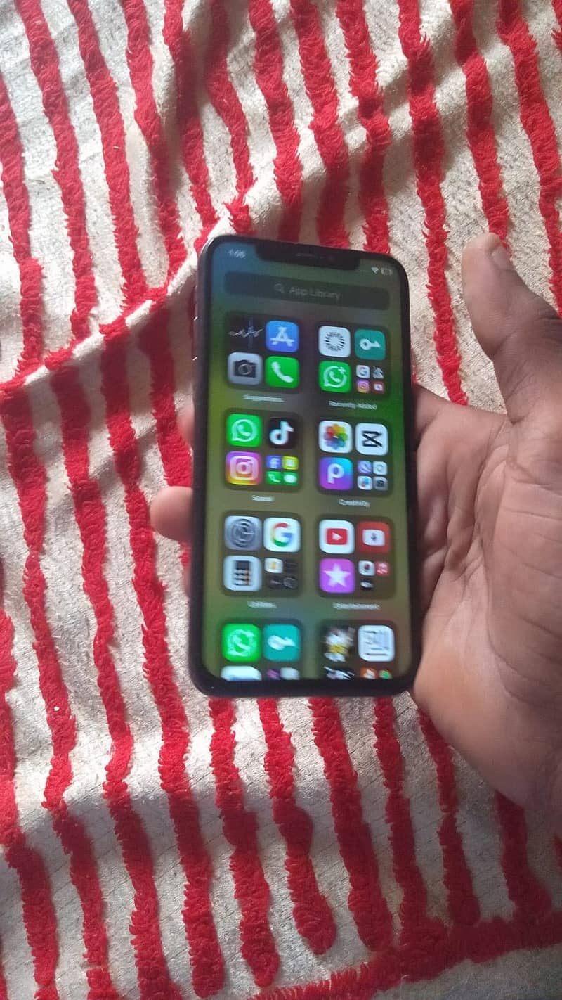 Apple iPhone X 4
