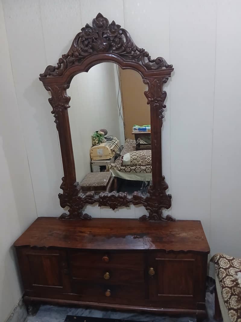 Dressing table 0