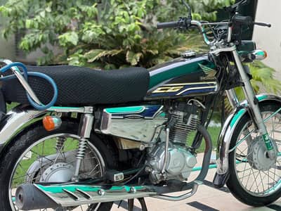 Honda CG 125 Special Edition Chrome – Black | Only 8,500 KM Driven