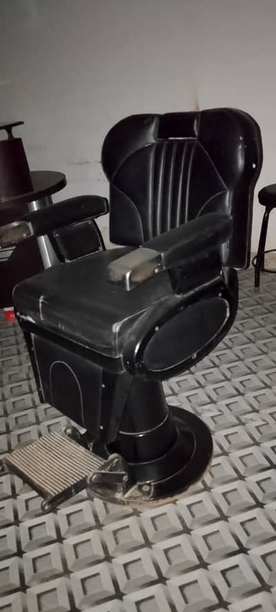 Salon chair used for sale in reasonable price