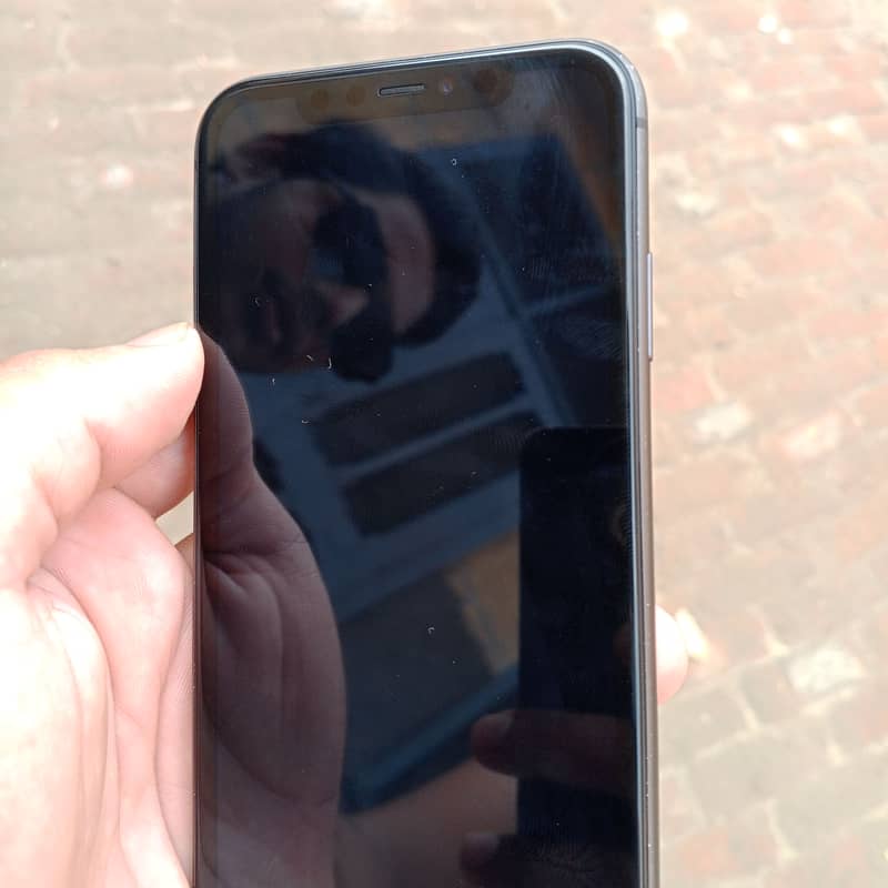 Apple iPhone 11 4
