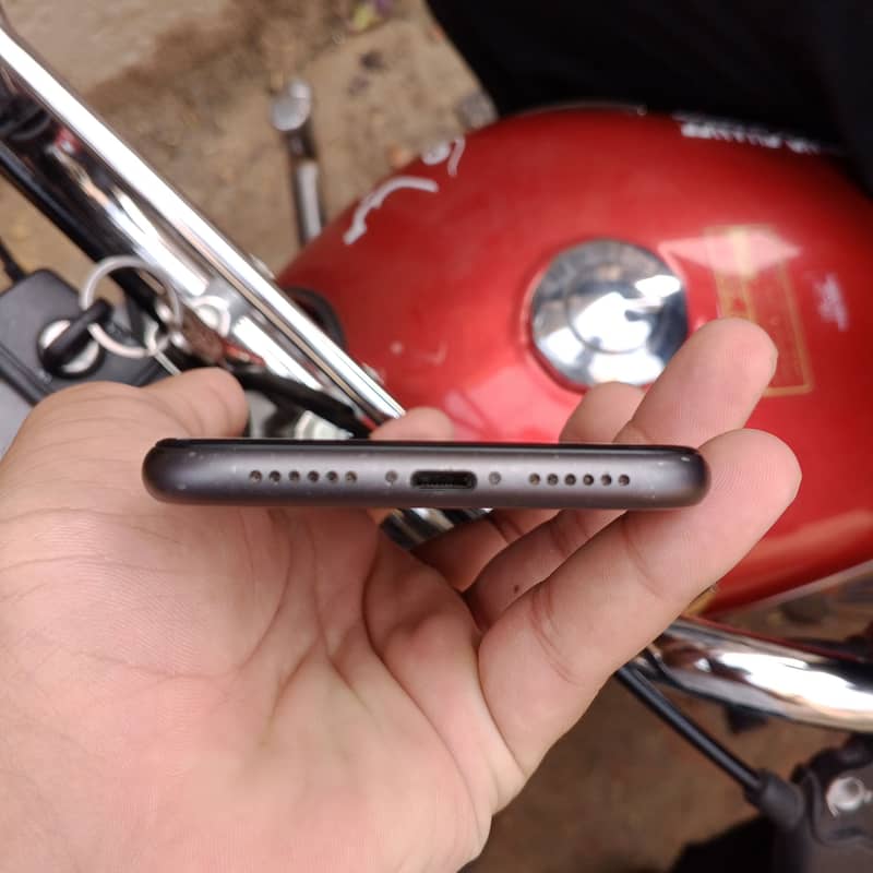 Apple iPhone 11 5