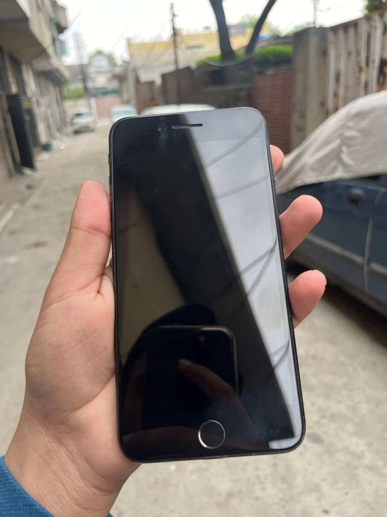 Apple iPhone 7 Plus 0