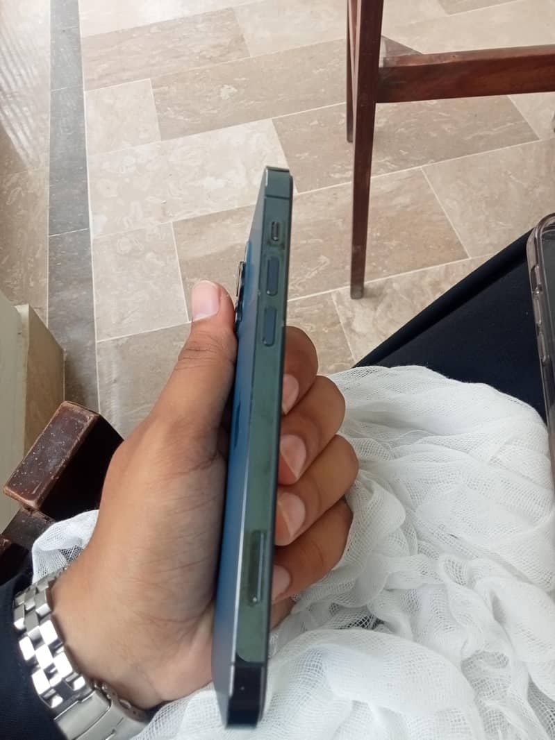 Apple iPhone 12 Pro 4