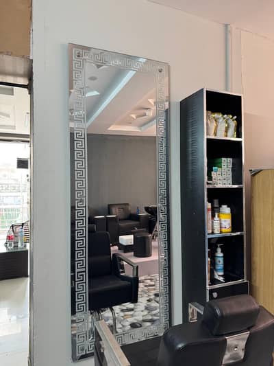 Beauty Salon / Parlor / Beauty Lounge