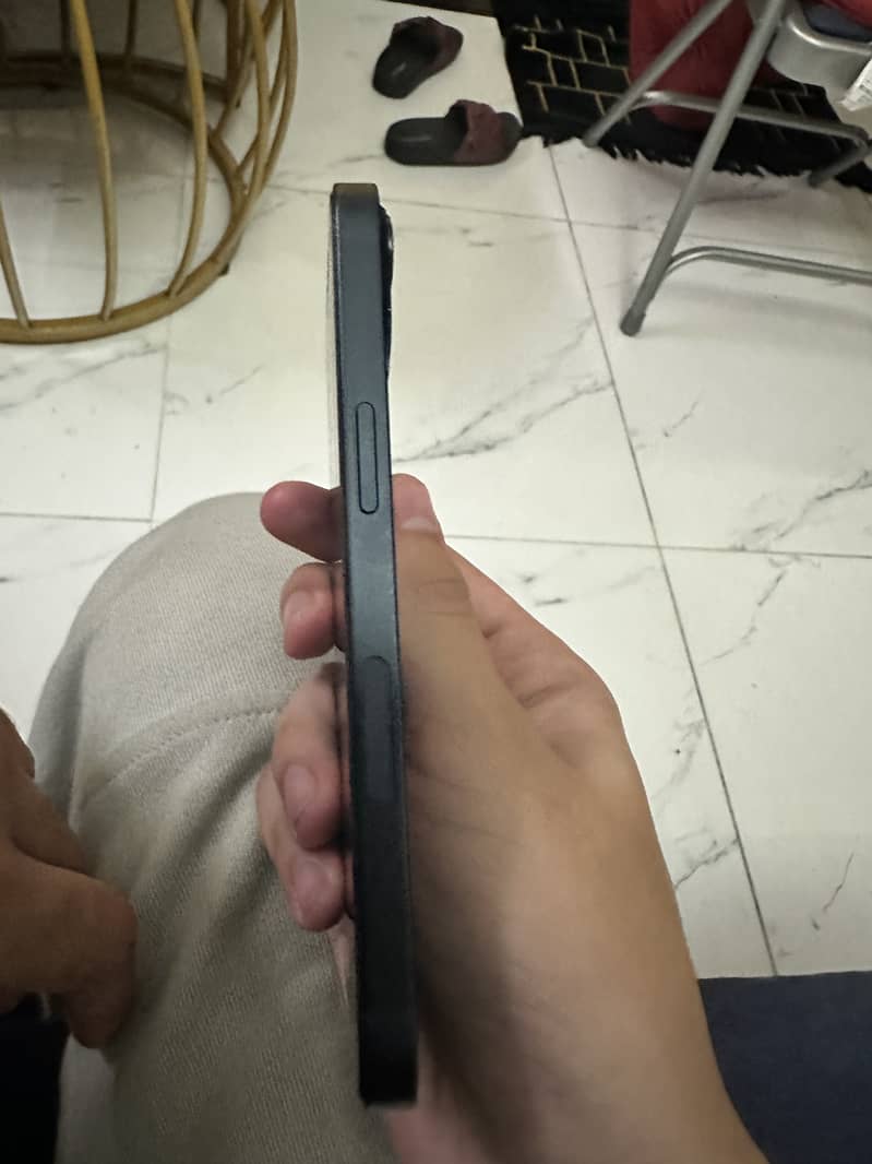 Apple iPhone 13 2
