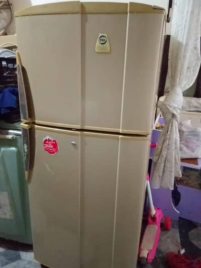 Full size fridge Pell company