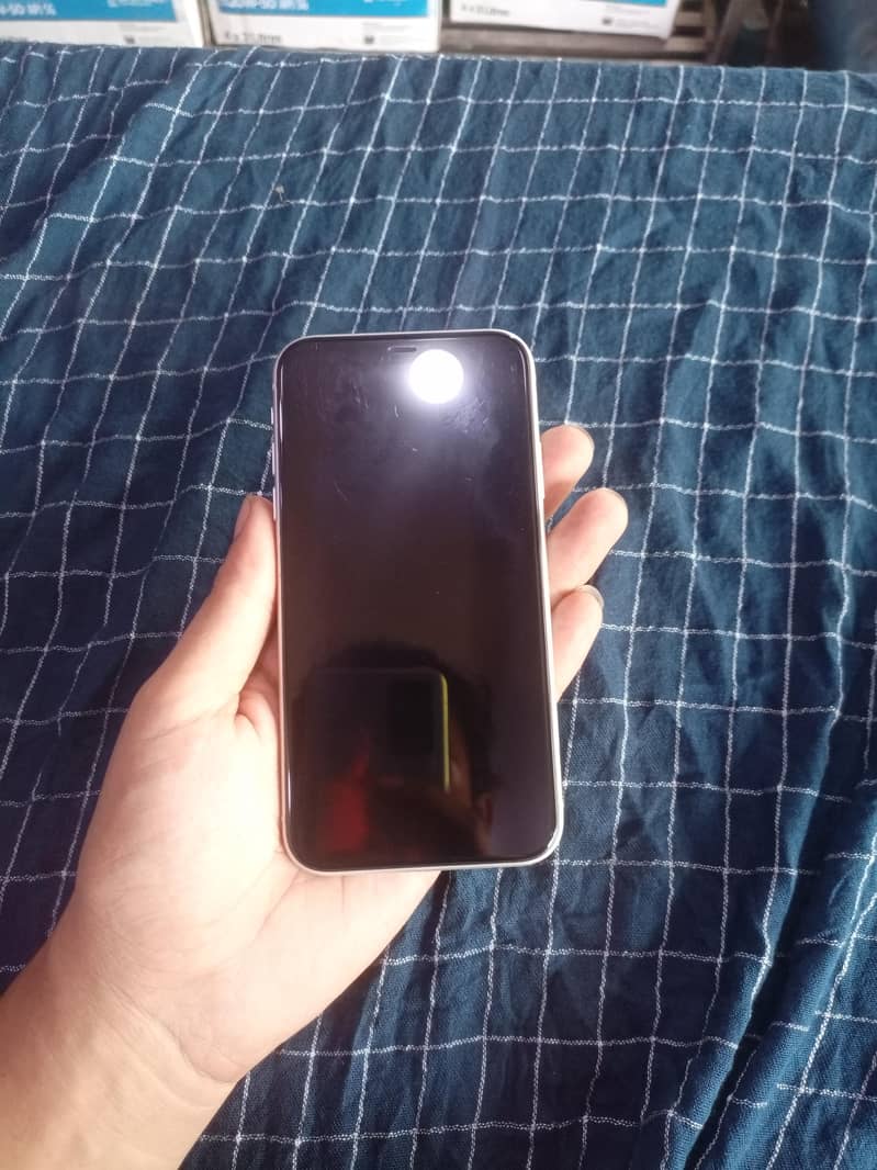 Apple iPhone 11 3