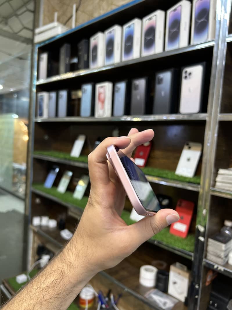 Apple iPhone 15 2