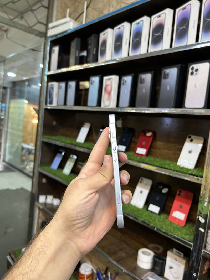 Apple iPhone 15 5