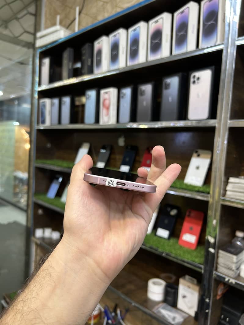 Apple iPhone 15 6