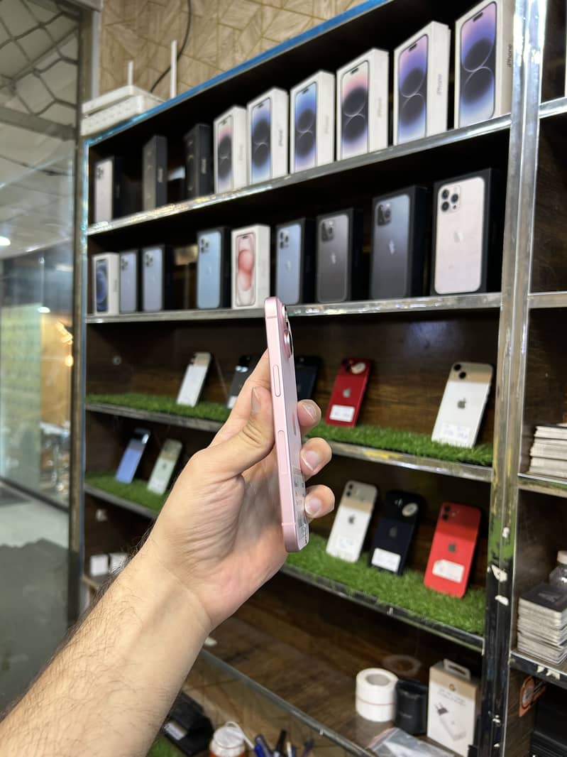 Apple iPhone 15 7
