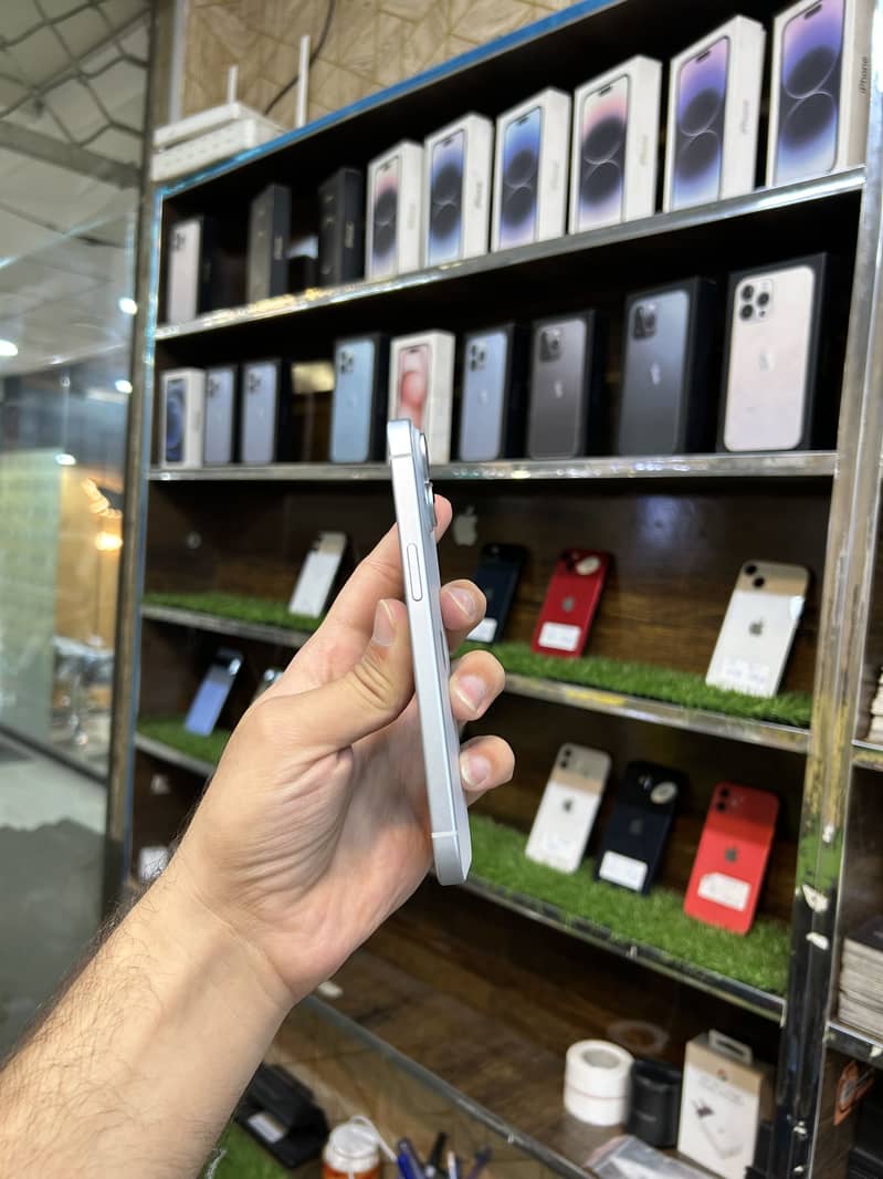 Apple iPhone 15 9