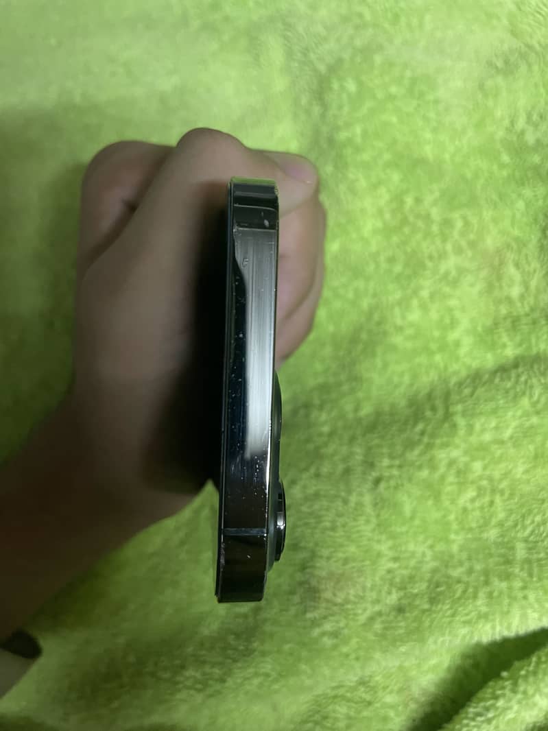 Apple iPhone 13 Pro 4