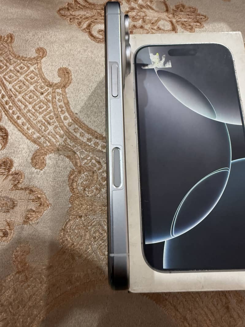 Apple iPhone 16 Pro 2