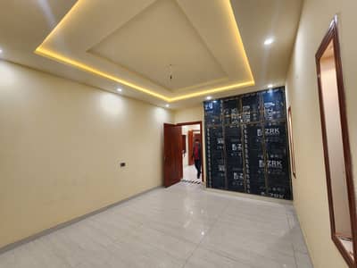 10 Marla Portion For Rent In Pakarab Society
