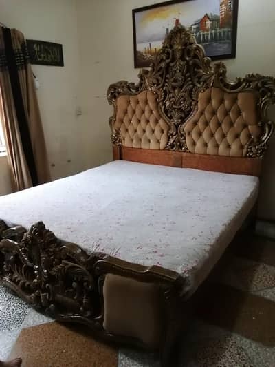 best condition full bed set and 2 chairs with table