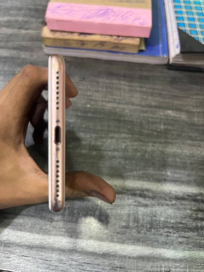 Apple iPhone 8 Plus 4