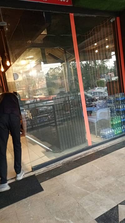 500 Squire Feet Shop for Rent in Gulberg, Very Hot Location Best For Pharmacy | Food Restaurant | Ice Cream | Pizza Shop | Grocery Store | Coffee Shop | Garments Store | Medical Clinic | Saloon & Other Commercial Business Setup