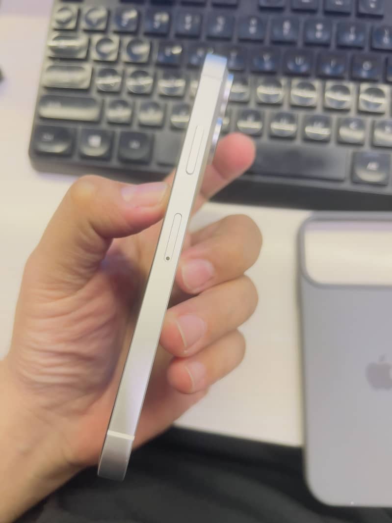 Apple iPhone X 4