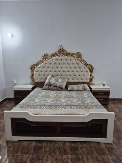 King Size Bed With Dressing And Drawers