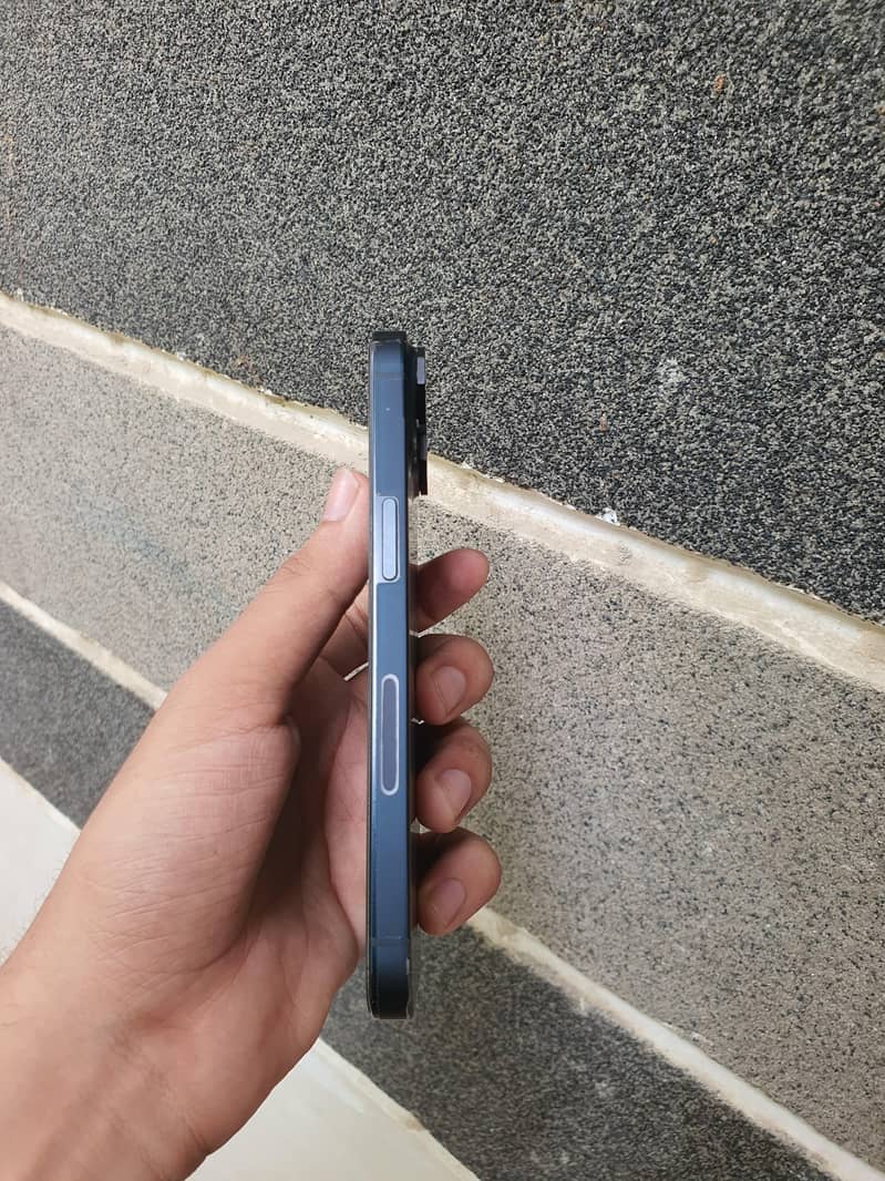 Apple iPhone 14 3