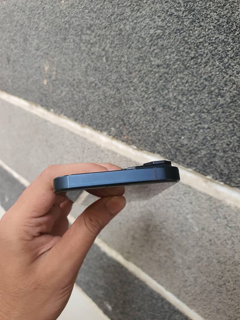 Apple iPhone 14 4