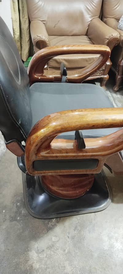 polour chair